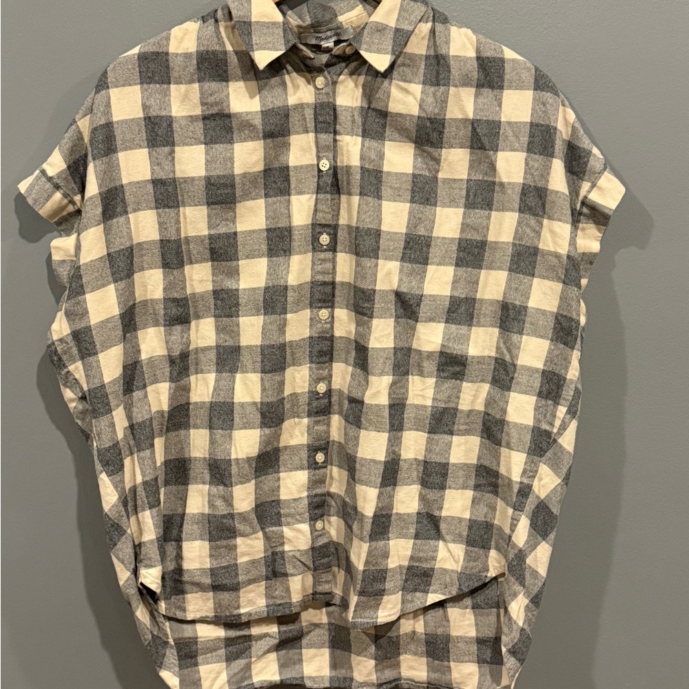 *GENTLY WORN* Madewell Size M High-Low Short Sleeve Plaid Button-Up Blouse